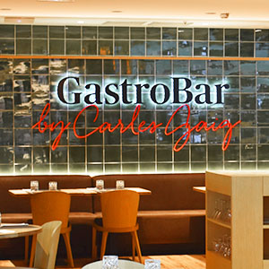 Identidad visual para GASTROBAR by Carles Gaig, acercando la alta gastronom√≠a al aerpouerto. Una marca elegante y exclusiva que refleja la calidad del Chef